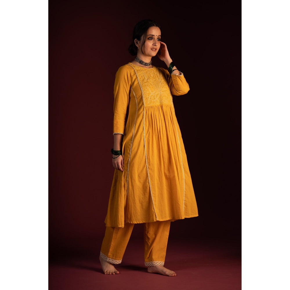 PANTS AND PAJAMAS Mustard Brahspati Foil Print Dupatta