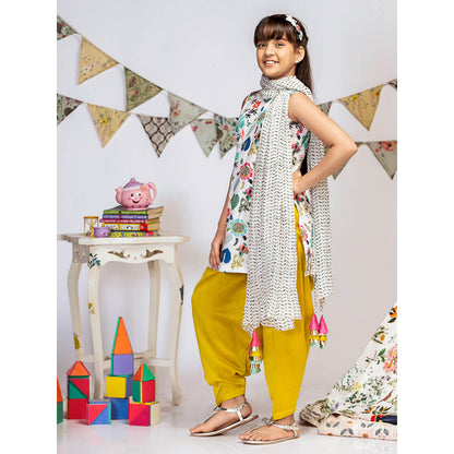 PS Kids By Payal Singhal Short Kurta With Salwar And Dupatta (Set of 3)