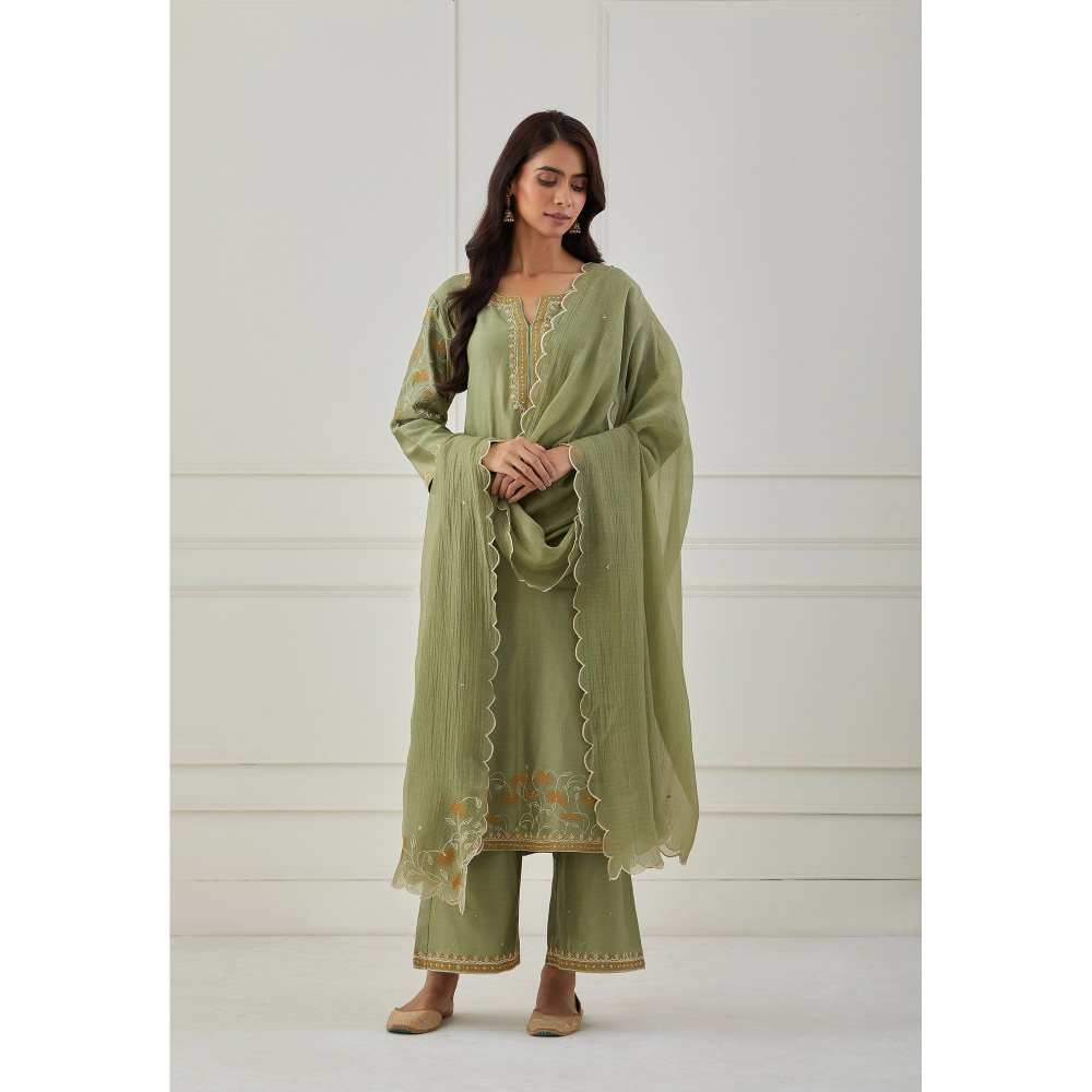 Priya Chaudhary Green Scalloped Embroidered Chanderi Dupatta