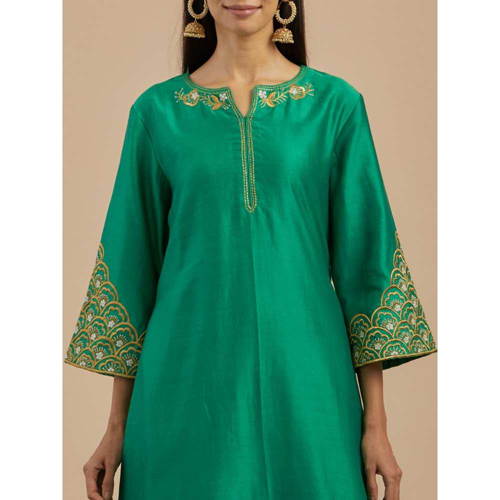 Priya Chaudhary Green Embroidered Chanderi Silk Kurta