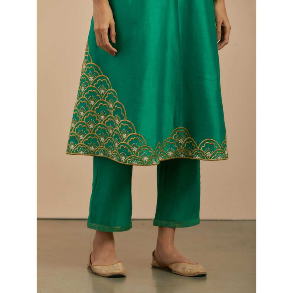 Priya Chaudhary Green Embroidered Chanderi Silk Kurta