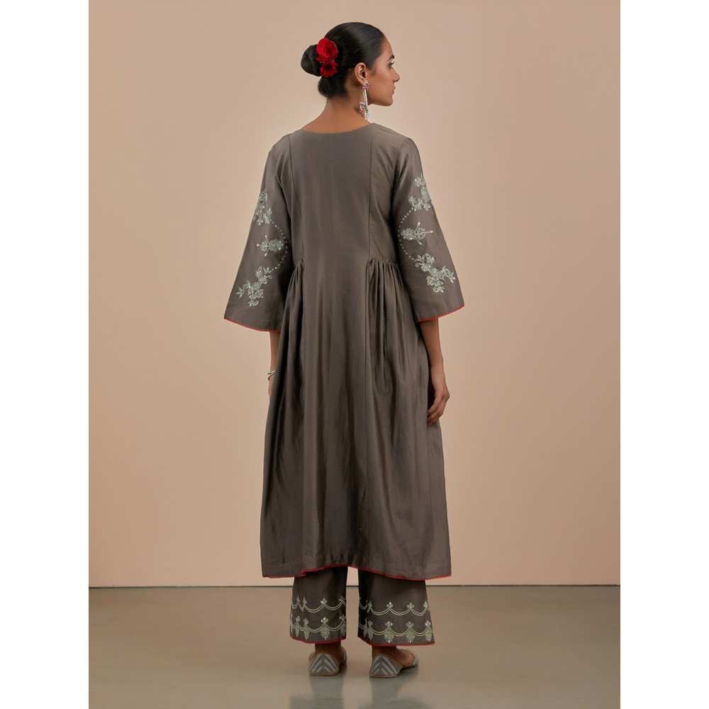 Priya Chaudhary Grey Embroidered Chanderi Silk Kurta