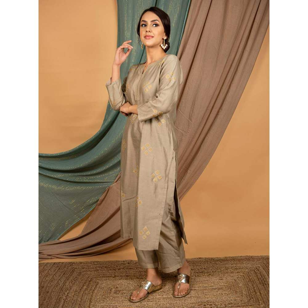 Priya Chaudhary Grey Embroidered Chanderi Silk Kurta