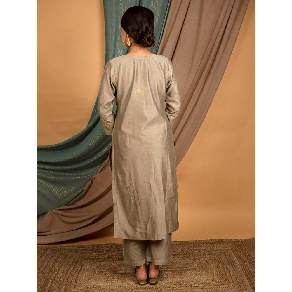 Priya Chaudhary Grey Embroidered Chanderi Silk Kurta