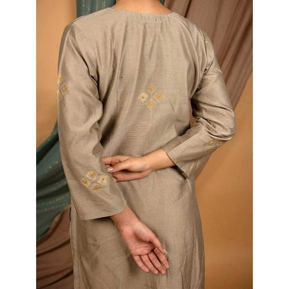 Priya Chaudhary Grey Embroidered Chanderi Silk Kurta
