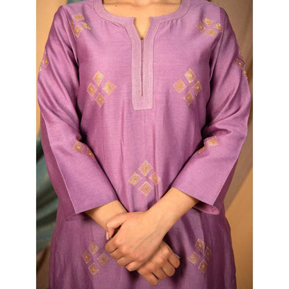 Priya Chaudhary Purple Embroidered Chanderi Silk Kurta
