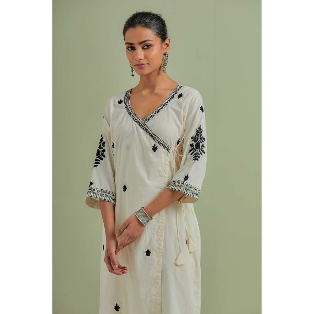 Priya Chaudhary Cotton Embroidered Off White Kurta with Pant and Dupatta (Set of 3)