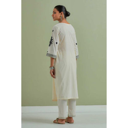Priya Chaudhary Cotton Embroidered Off White Kurta