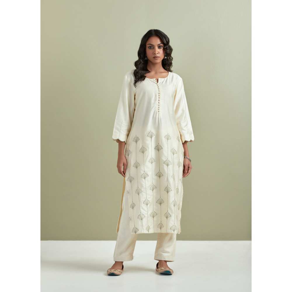 Priya Chaudhary Chanderi Embroidered Off White Kurta with Pant and Dupatta (Set of 3)