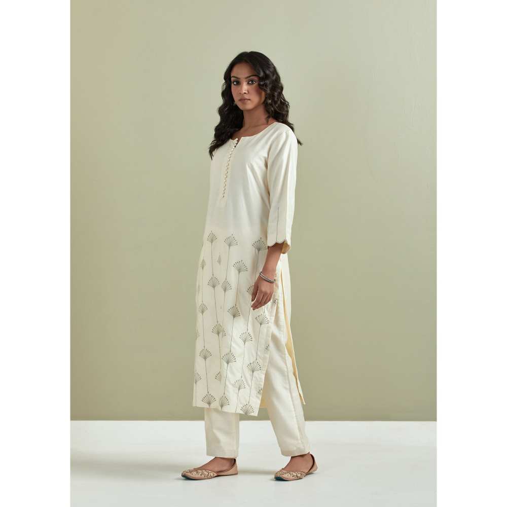 Priya Chaudhary Chanderi Embroidered Off White Kurta with Pant (Set of 2)