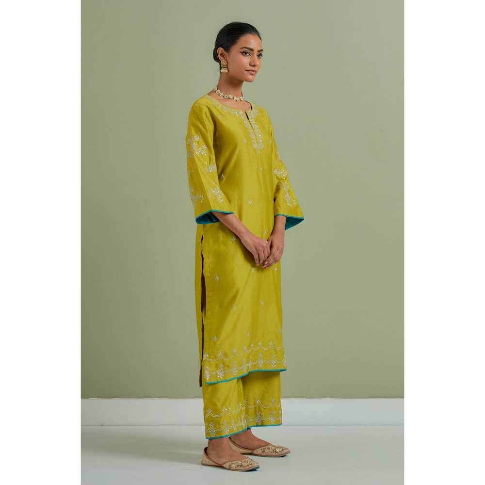 Priya Chaudhary Green Embroidered Chanderi Silk Kurta Palazzo and Dupatta (Set of 3)