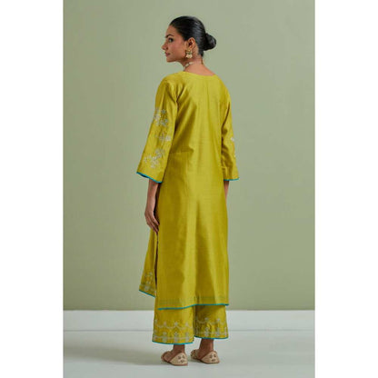 Priya Chaudhary Green Embroidered Chanderi Silk Kurta