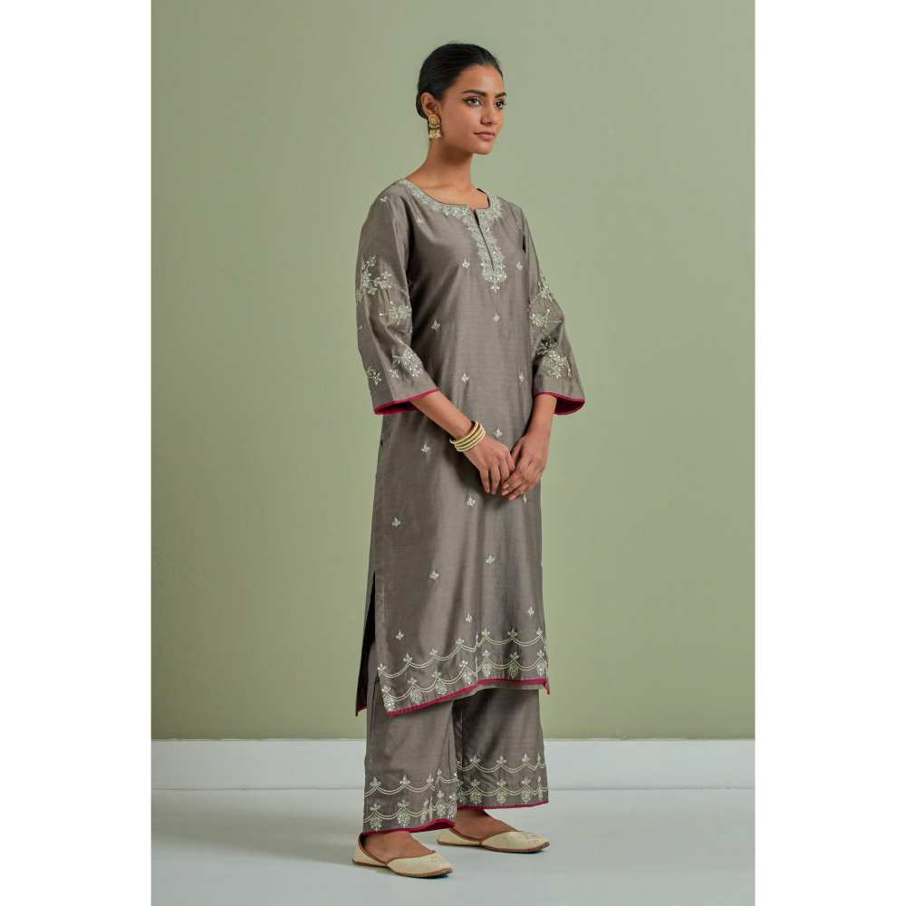 Priya Chaudhary Grey Embroidered Chanderi Silk Kurta