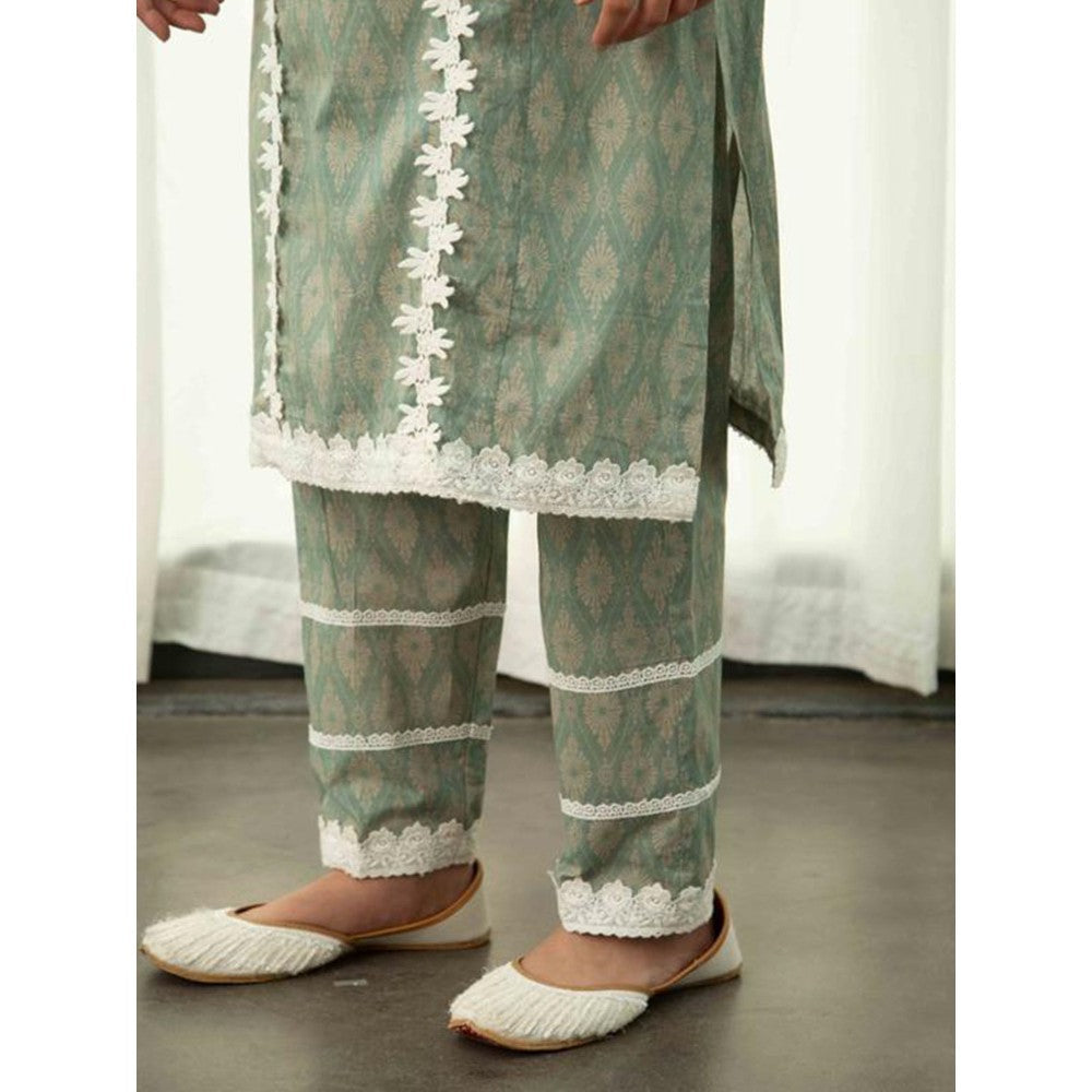 Roze Zareena Pant