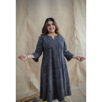 The Indian Ethnic Co. Jhilmil Cotton Kali Printed Kurta