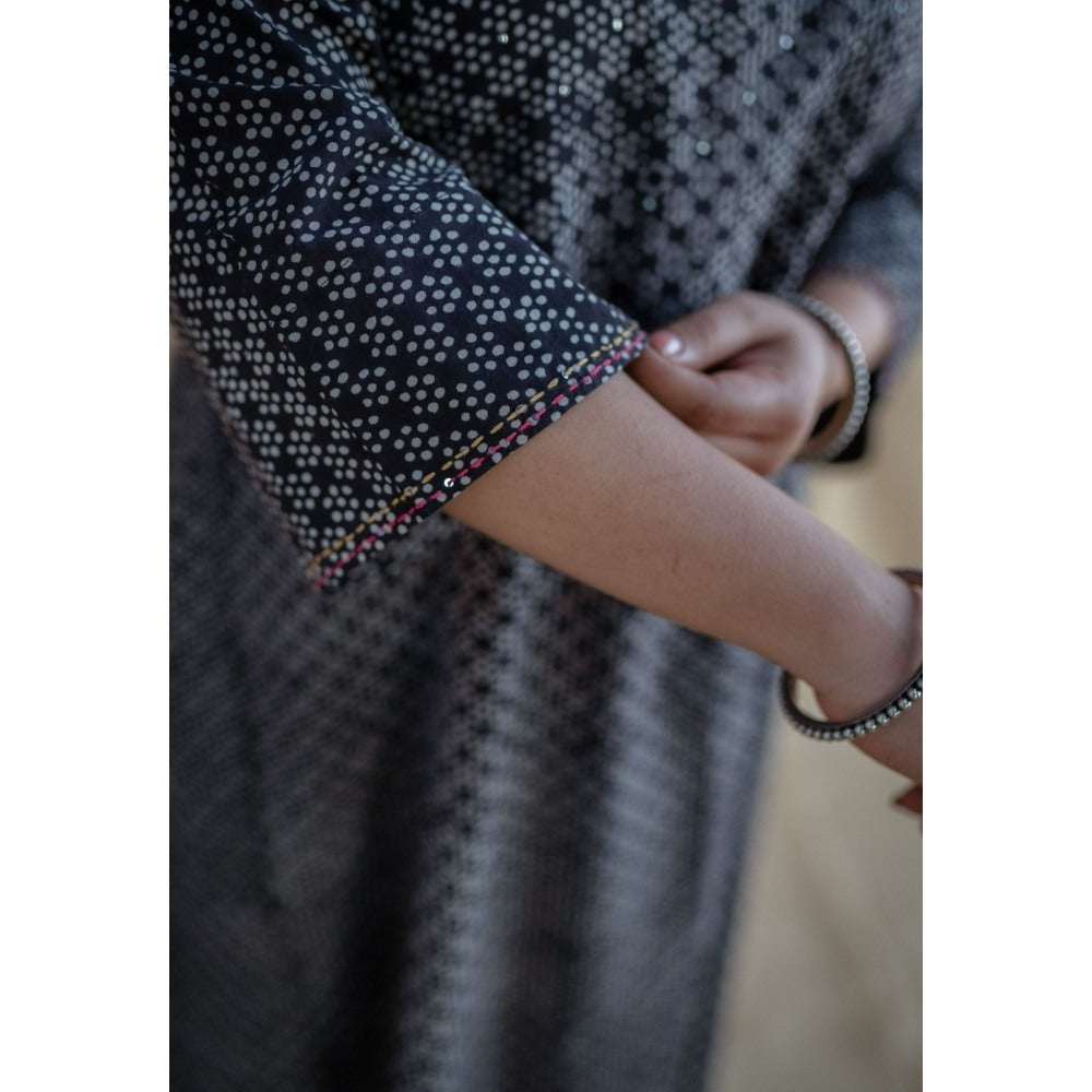 The Indian Ethnic Co. Jhilmil Cotton Kali Printed Kurta