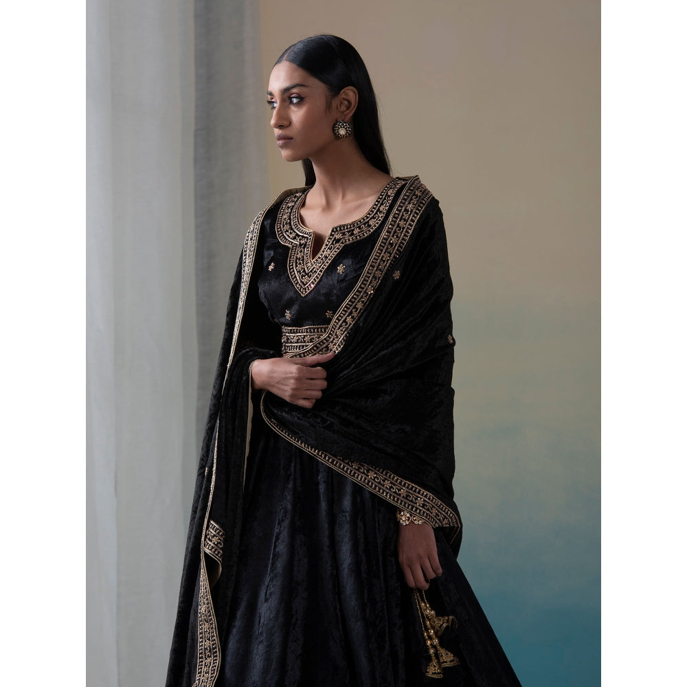 WeaverStory Black Velvet Zardozi Kalidaar Lehenga with Blouse and Doshala (Set of 3)