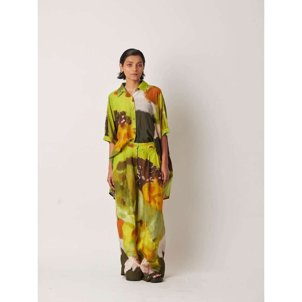 YAVI Women's Orgey Tie & Dye & Printed Green Shirt